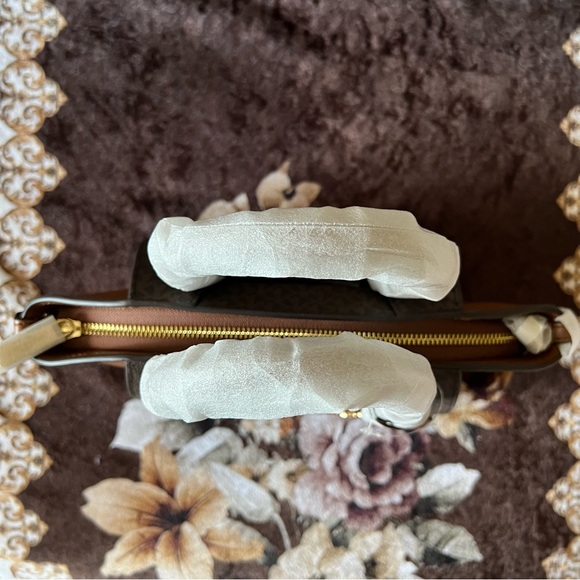 MICHAEL KORS Signature Avril Satchel Crossbody Bag With Keychain Wallet NWT - Picture 9 of 14